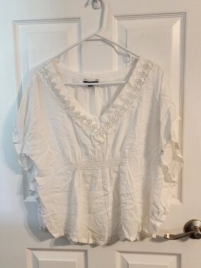 American Eagle Outfitters White V-Neck Lace Trim Top Large